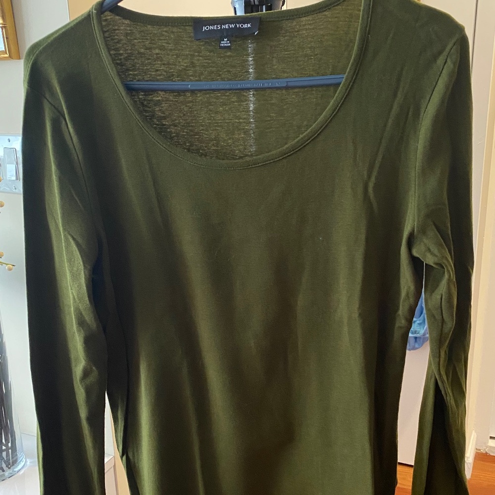 Ladies long-sleeved dark green tee shirt